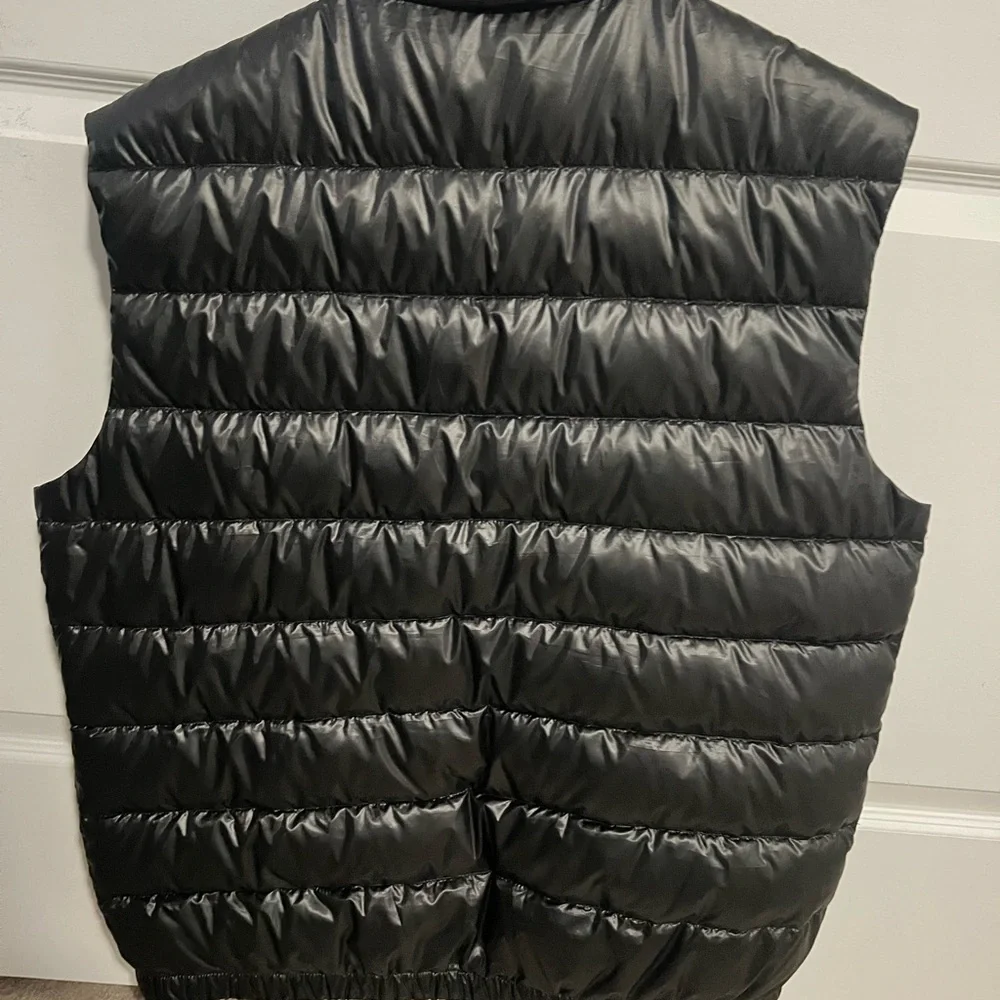 Prada Men's Sleek Black Quilted Vest - Picture 2 of 5